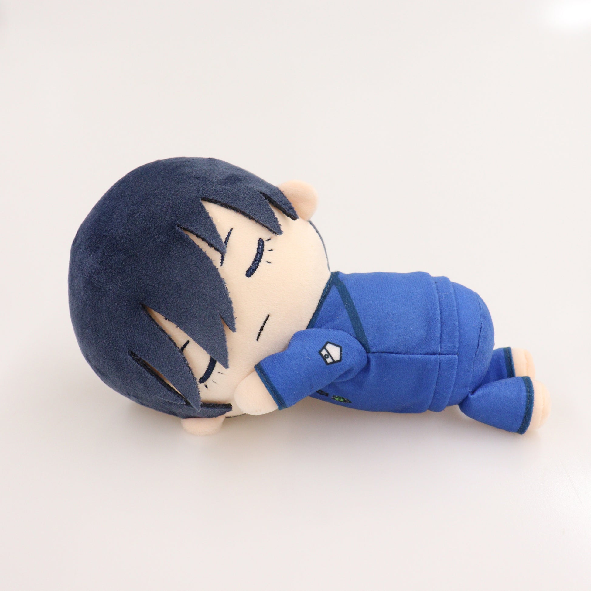 ブルーロック_寝そべりむにゅぐるみS 糸師 凛