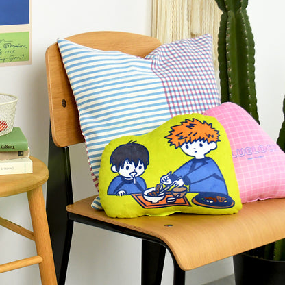 ブルーロック　ビィズニィズ　ダイカットクッション（潔と國神）