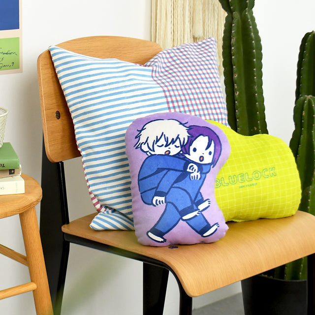 ブルーロック　ビィズニィズ　ダイカットクッション（凪と玲王）