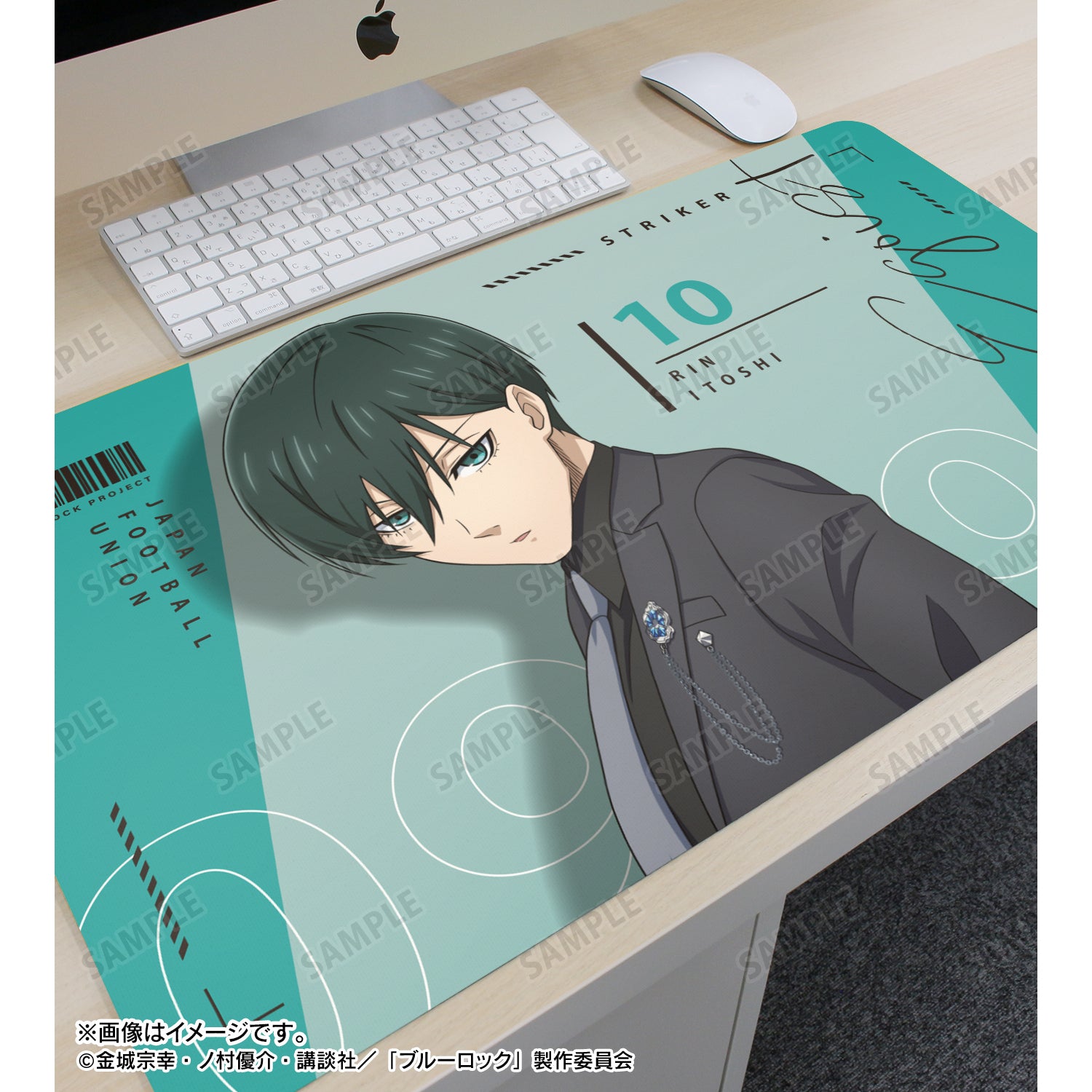 ブルーロック_描き下ろし 糸師 凛 スーツモデルver. マルチデスクマット